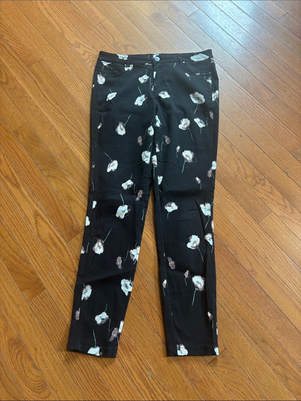 Jules & Leopold Black Floral Skinny Legged Pants. Very Stretchy. Size Medium